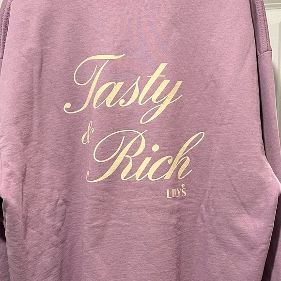 Sporty & Rich x Lily's Sweets "Tasty & Rich" Sweater (Color Lilac) Size Large - Picture 5 of 8